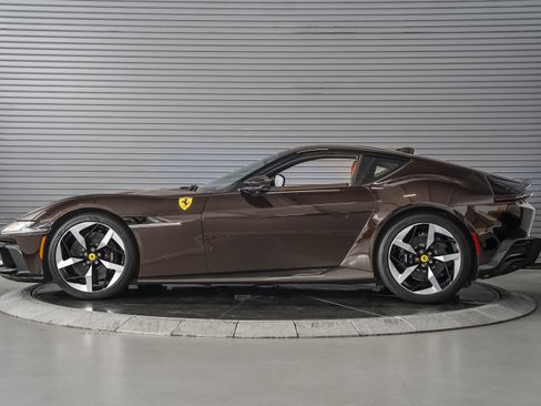 Used 2025 Ferrari 12Cilindri RWD image 2