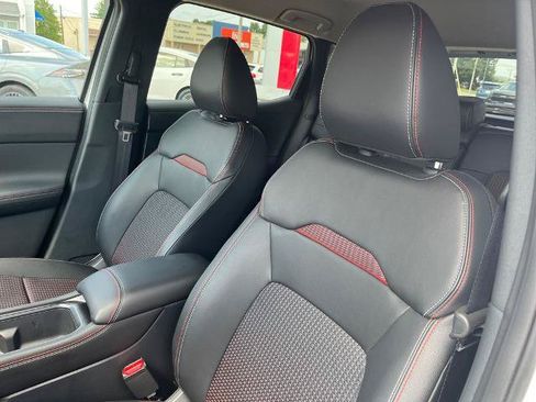 Certified 2025 Nissan Kicks SR FWD image 12