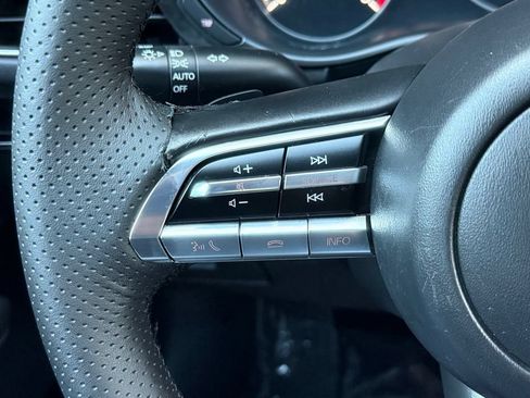 Used 2021 MAZDA MAZDA3 s FWD image 26