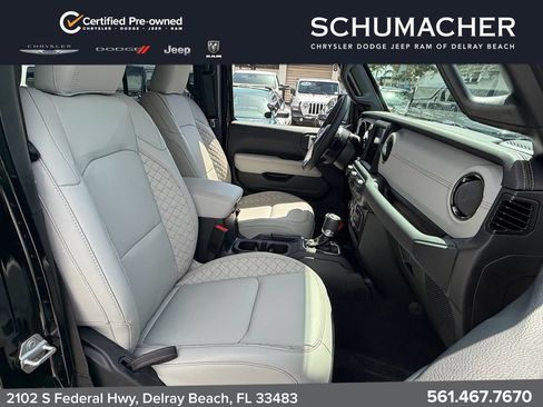 Used 2023 Jeep Wrangler Unlimited Sahara AWD/4WD image 16