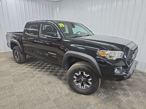 Used 2019 Toyota Tacoma TRD Off-Road AWD/4WD image 7