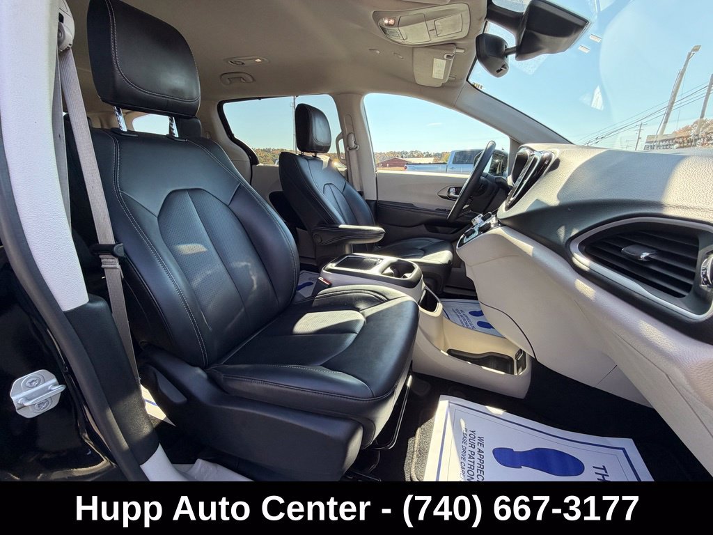 Used 2024 Chrysler Pacifica Touring-L FWD image 18