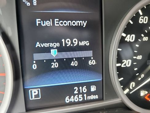 Used 2019 Nissan Sentra SR w/ Premium Package (SR) FWD image 14