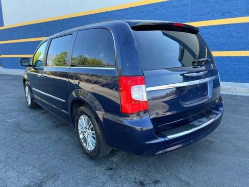 Used 2013 Chrysler Town & Country Touring-L w/ Entertainment Group #2 image 3