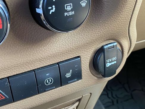 Used 2016 Jeep Wrangler Unlimited Sahara w/ Connectivity Group AWD/4WD image 27