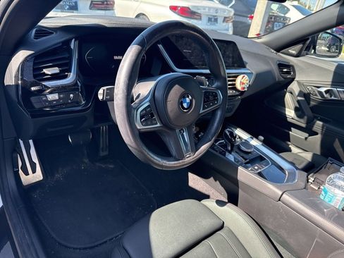 Used 2023 BMW Z4 M40i w/ Premium Package image 4