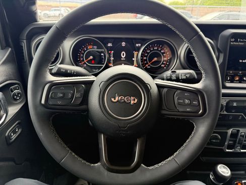 Used 2023 Jeep Wrangler Sport S image 17