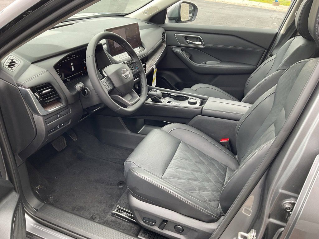 Used 2025 Nissan Rogue Platinum AWD/4WD image 10