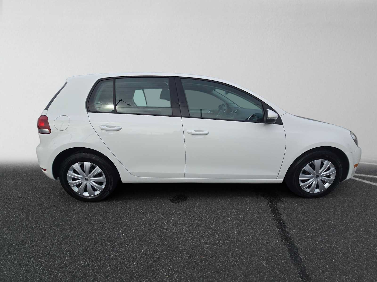 Used 2012 Volkswagen Golf 4-Door FWD image 2