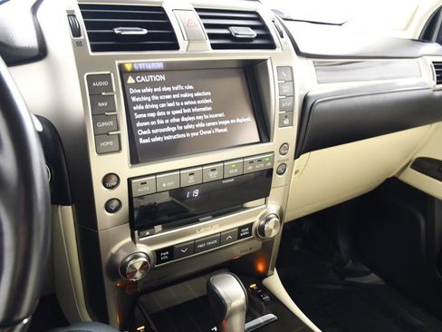 Used 2021 Lexus GX 460 Premium w/ Premium Package image 32