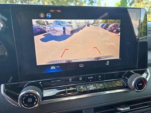 Used 2025 Chevrolet Colorado W/T AWD/4WD image 11