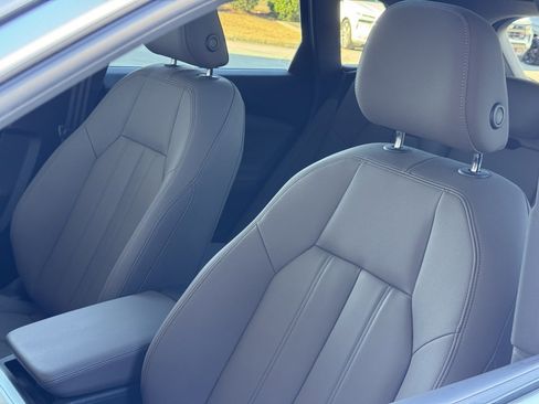 Used 2025 Audi Q5 2.0T Premium w/ Convenience Package image 17