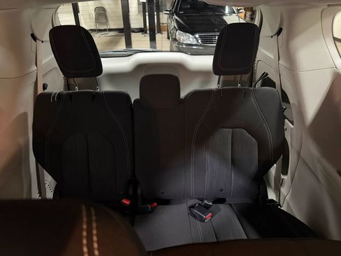Used 2021 Chrysler Voyager L FWD image 49