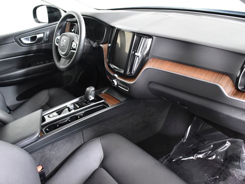 Used 2024 Volvo XC60 B5 Plus image 28