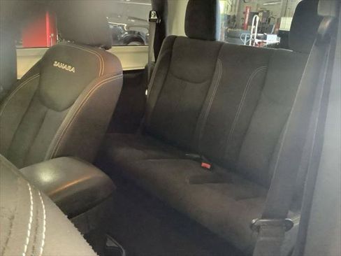 Certified 2018 Jeep Wrangler Sahara w/ Connectivity Group AWD/4WD image 19