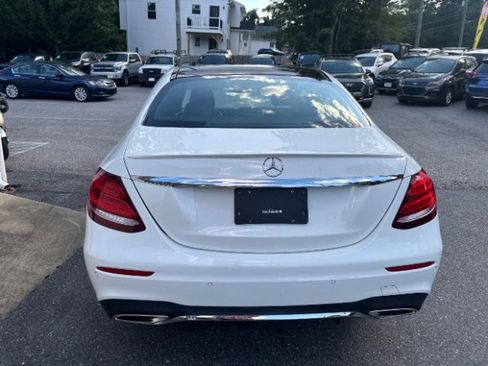 Used 2018 Mercedes-Benz E 300 E300 Luxury 4MATIC Sedan image 4