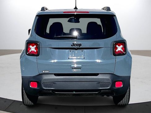 Certified 2018 Jeep Renegade Altitude image 8