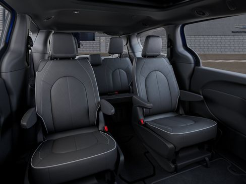 New 2027 Chrysler Pacifica Limited FWD image 15