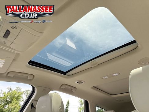 Used 2023 Buick Enclave Avenir w/ Avenir Technology Package FWD image 19