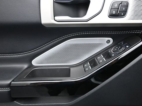 Used 2023 Ford Explorer ST w/ Equipment Group 401A image 18