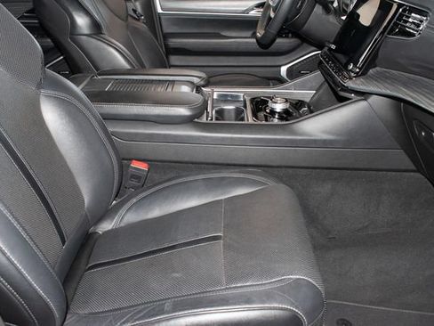 Used 2024 Jeep Wagoneer L Series II w/ Flexible Seating Group AWD/4WD image 11