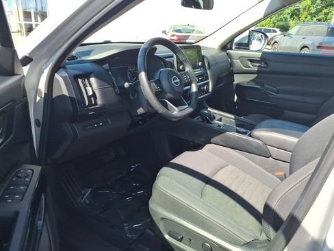 Used 2025 Nissan Pathfinder SV AWD/4WD image 6