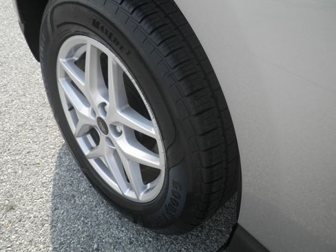 Certified 2024 Ford Edge SEL image 9