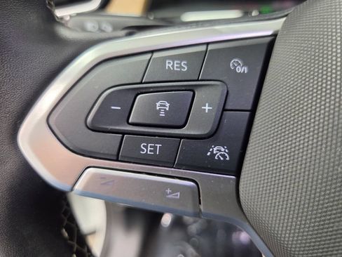 Used 2025 Volkswagen Atlas SE AWD/4WD image 35