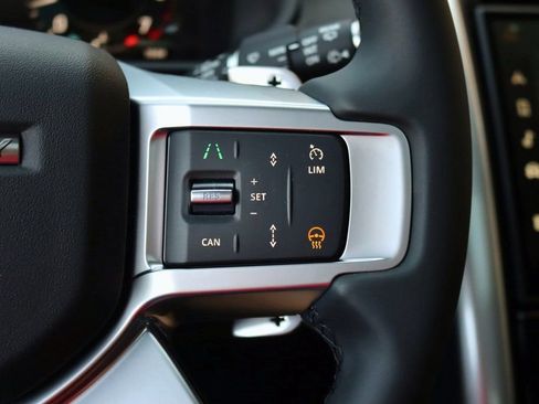 Certified 2024 Land Rover Discovery Dynamic SE image 17