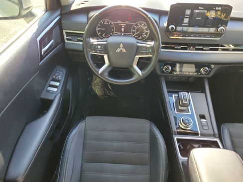 Used 2024 Mitsubishi Outlander SE image 20