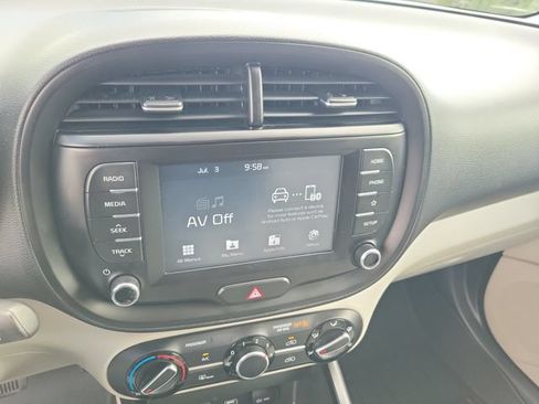 Used 2020 Kia Soul LX FWD image 28