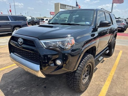 Used 2019 Toyota 4Runner TRD Off-Road Premium AWD/4WD image 2