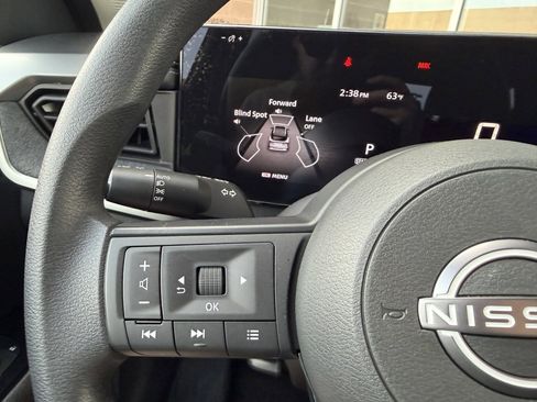 Used 2025 Nissan Kicks SV image 26