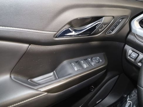 Used 2023 GMC Acadia SLT w/ Elevation Edition image 34