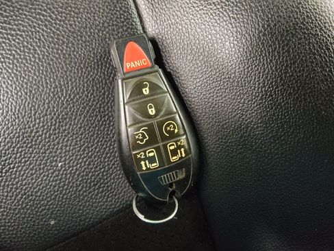 Used 2017 Dodge Grand Caravan SXT FWD image 32