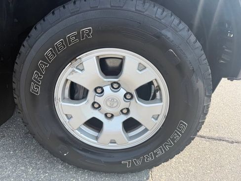 Used 2015 Toyota Tacoma 4x4 Double Cab w/ TRD Off-Road Package image 34