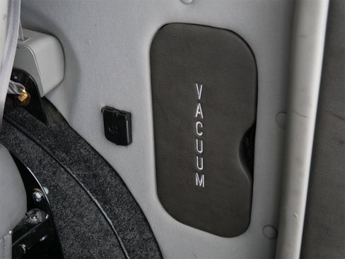 Used 2018 GMC Savana 2500 w/ Enhanced Convenience Package image 26