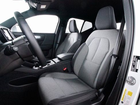 Certified 2025 Volvo XC40 B5 Core w/ Climate Package image 20