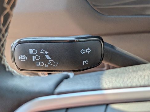 Used 2022 Volkswagen Tiguan SE image 26