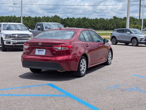 Used 2025 Toyota Corolla LE FWD image 5