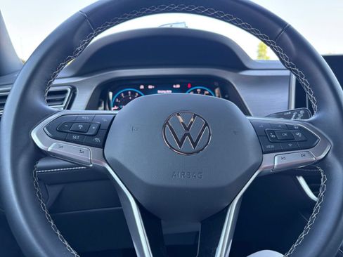 Used 2025 Volkswagen Atlas Cross Sport SE FWD image 27