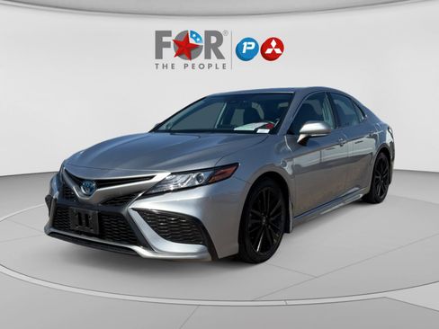 Used 2022 Toyota Camry XSE w/ Navigation Upgrade Package FWD image 1