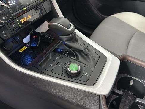 Used 2022 Toyota RAV4 Limited image 23