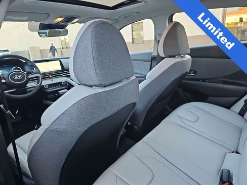 Used 2025 Hyundai Elantra Limited image 16