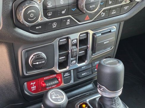 New 2025 Jeep Gladiator Willys image 22