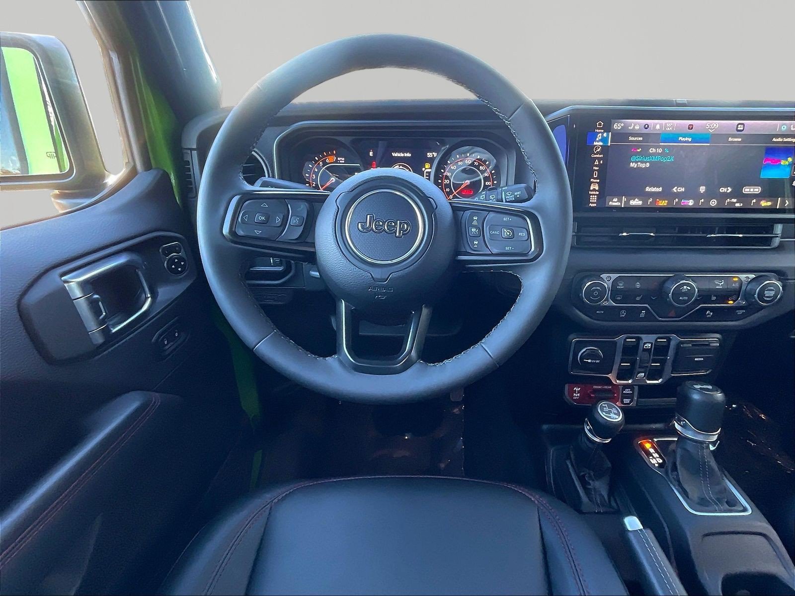 Used 2025 Jeep Wrangler Unlimited Rubicon AWD/4WD image 8