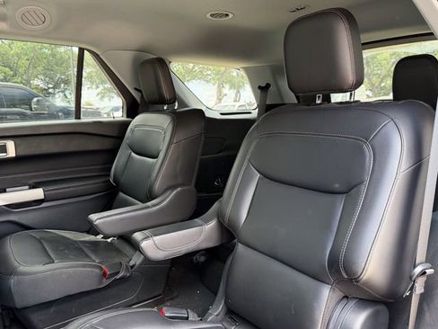 Used 2022 Ford Explorer XLT w/ Equipment Group 202A RWD image 17