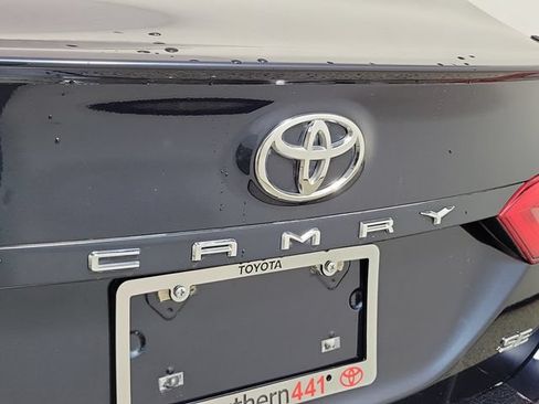 Used 2020 Toyota Camry SE w/ Convenience Package FWD image 9