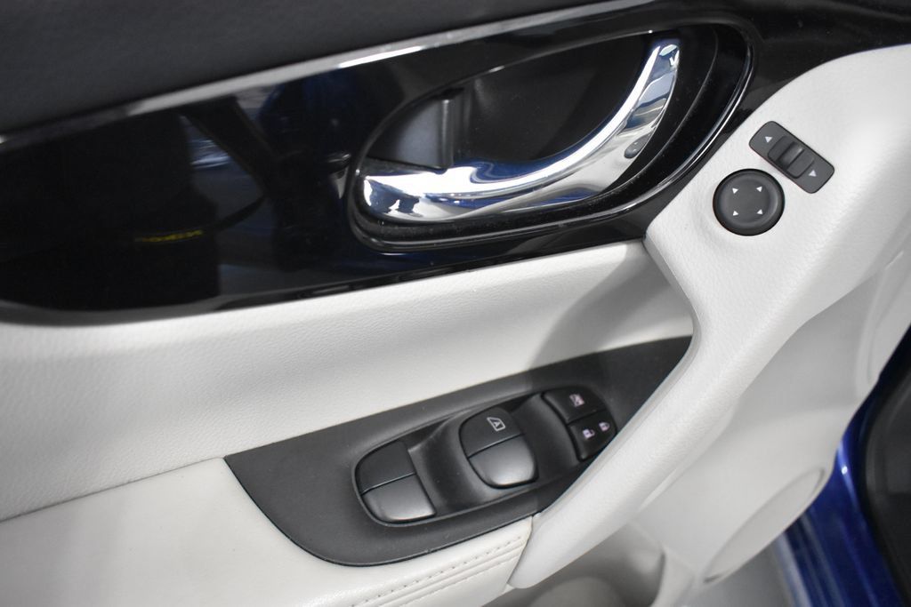 Used 2021 Nissan Rogue Sport SV AWD/4WD image 15