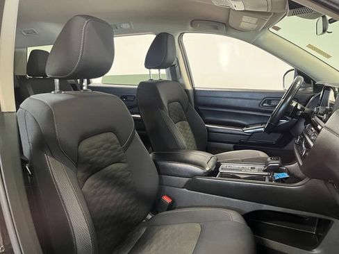 Used 2024 Nissan Pathfinder SV FWD image 10